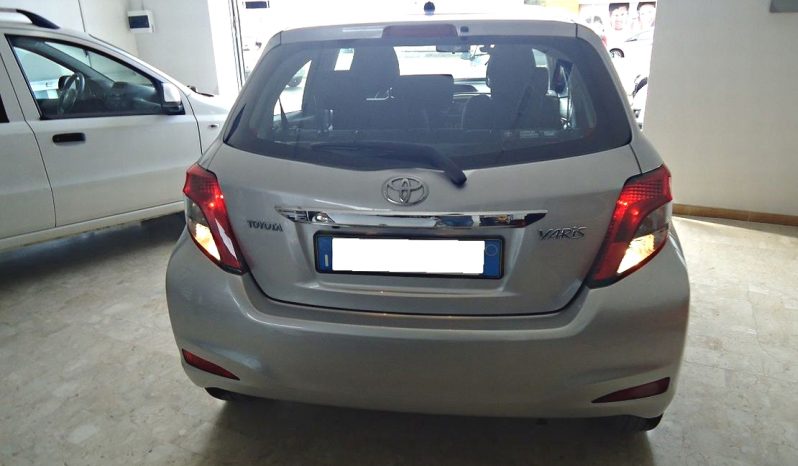 TOYOYA Yaris (2012) full
