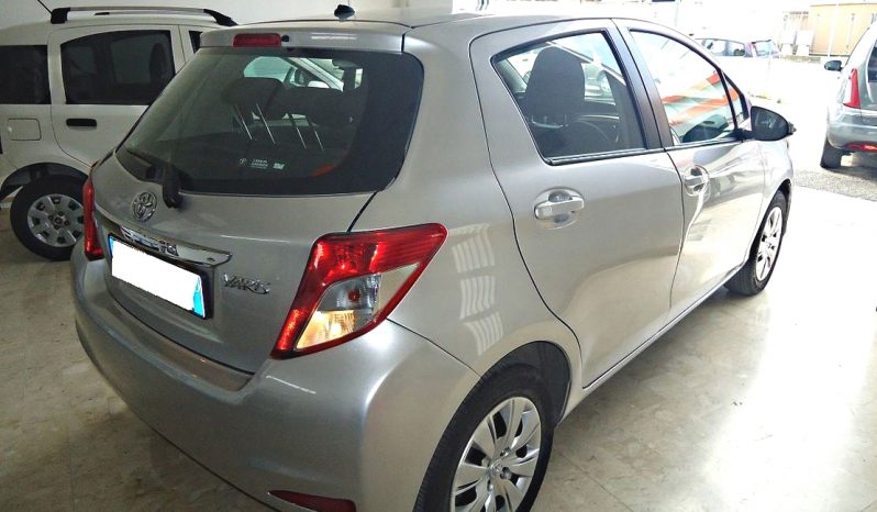 TOYOYA Yaris (2012) full