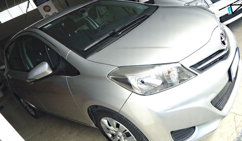 TOYOYA Yaris (2012) full
