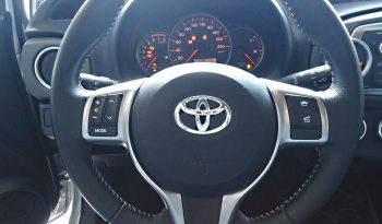 TOYOYA Yaris (2012) full