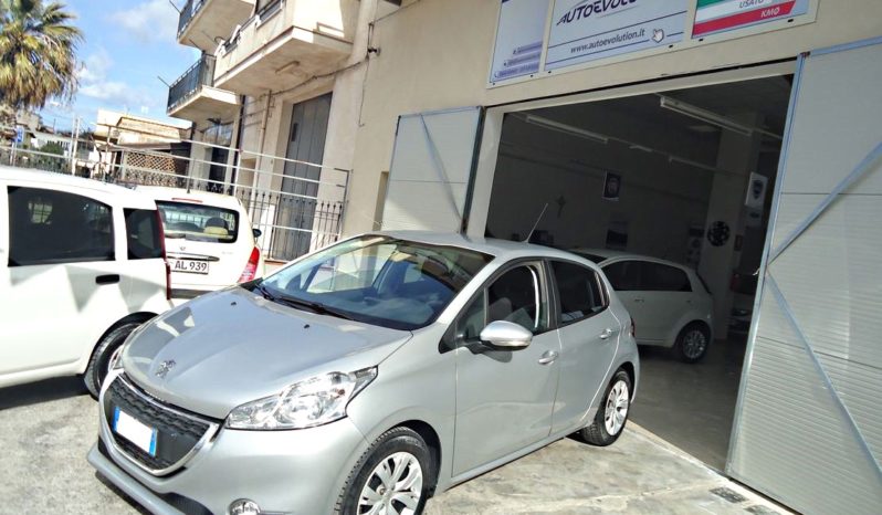 PEUGEOT 208 (2013) full