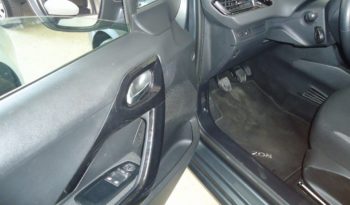 PEUGEOT 208 (2014) full