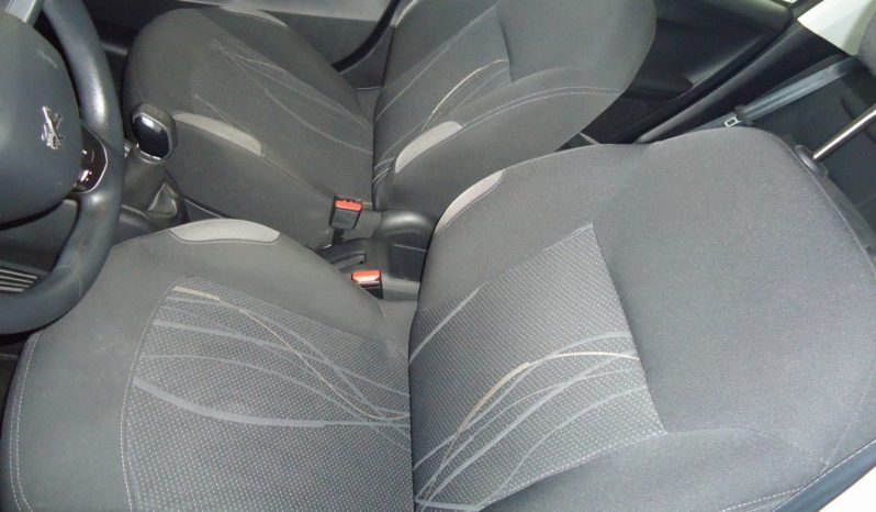 PEUGEOT 208 (2014) full