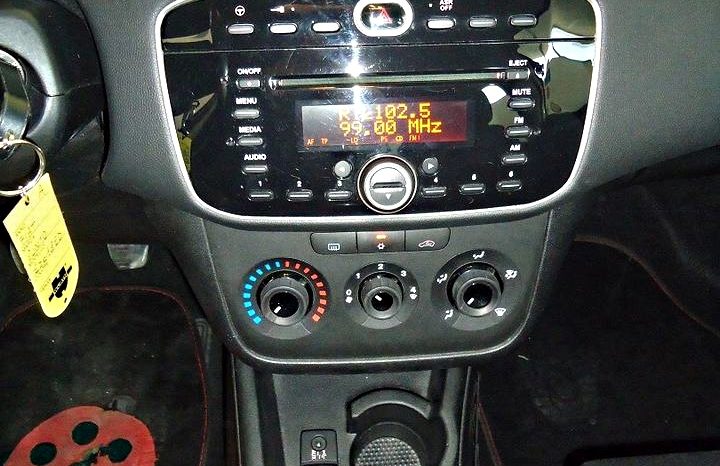 FIAT Punto lounge (2013) full
