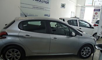 PEUGEOT 208 (2015) full