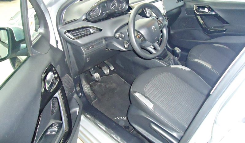 PEUGEOT 208 (2015) full