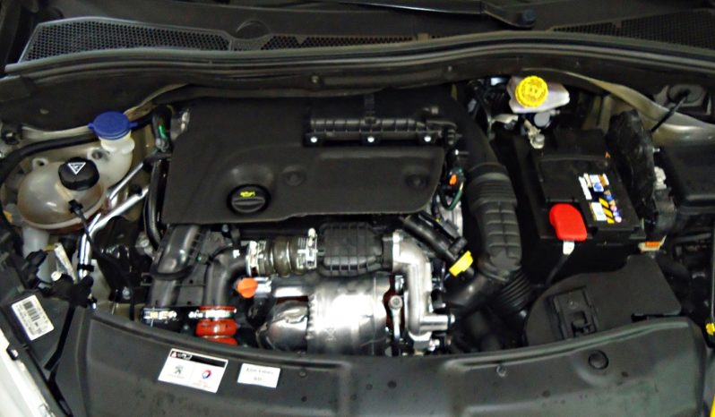 PEUGEOT 208 (2015) full