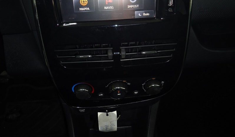 Renault Clio (2015) full