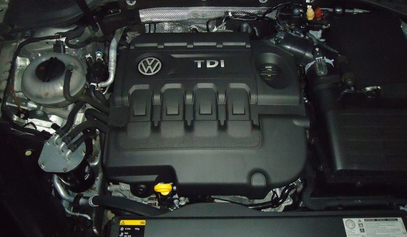 VOLKSWAGEN Golf (2015) full