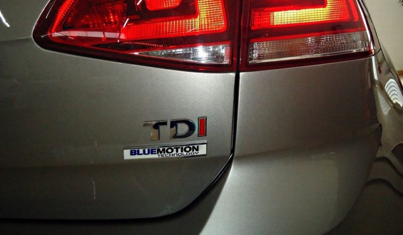 VOLKSWAGEN Golf (2015) full