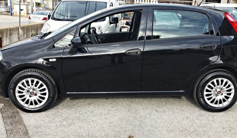 FIAT Punto (2015) full