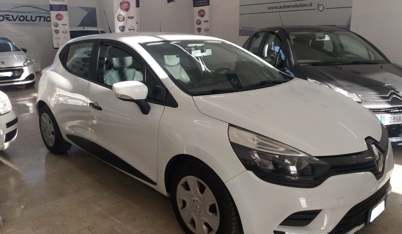 Renault Clio (2016) full