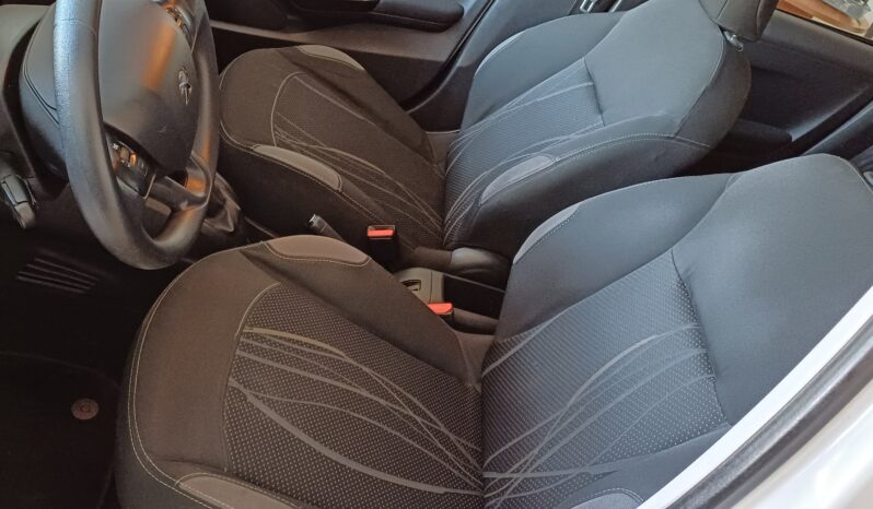 PEUGEOT  208 HDI (2018) full