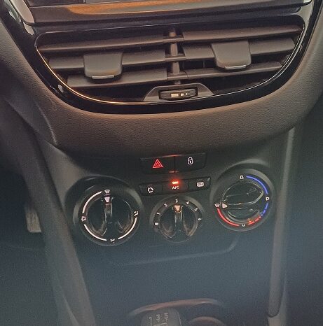PEUGEOT  208 HDI (2018) full